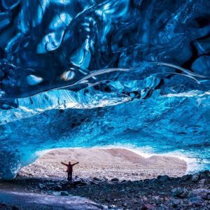 Grotte de glace bleue en Islande