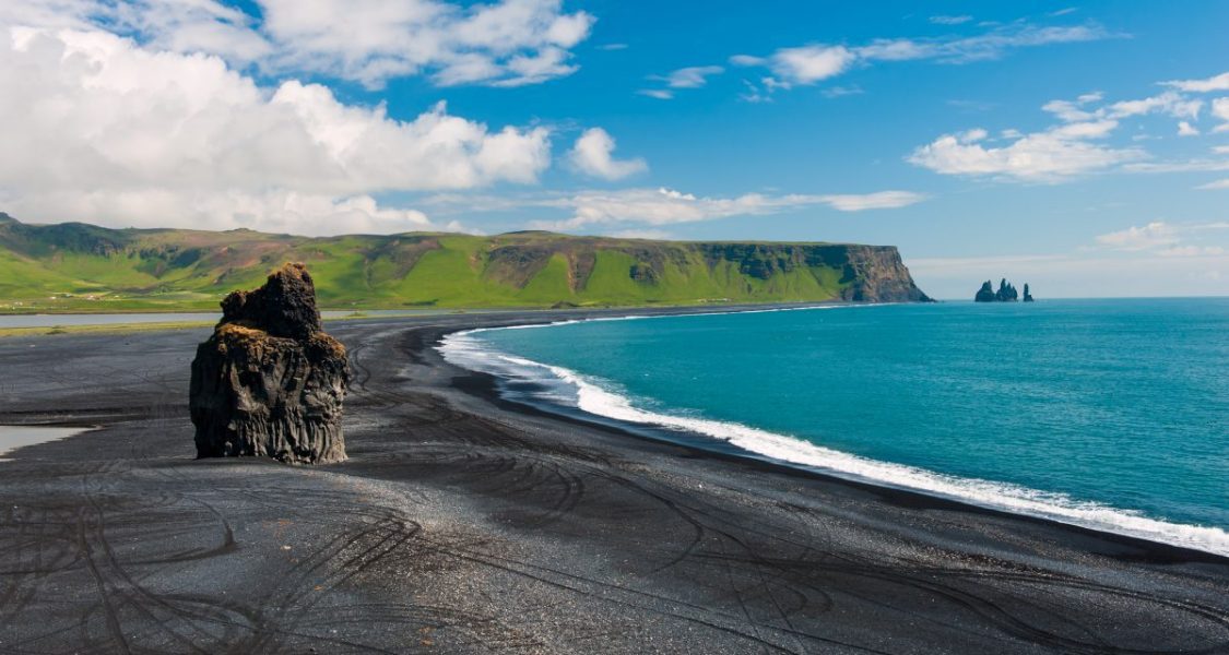 Dyrholaey et plage de sable noir sud de l'Islande