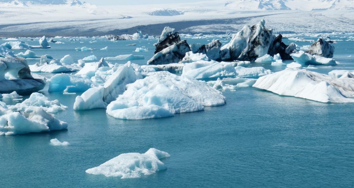icebergs inj okulsarlon glacier lagoon